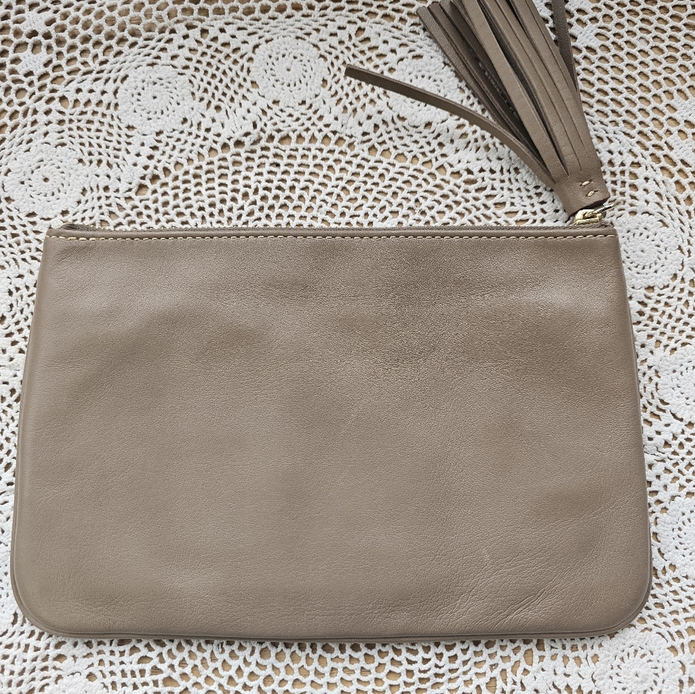 Dooney & Bourke Oyster Leather Wristlet/Clutch With Out Wrist Strap - Picture 4 of 10